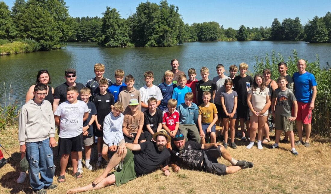 Weiden. Am Baggersee Au erlebten 28 Kinder und Jugendliche beim Jugendzeltlager des Fischereivereins Weiden vom 6. bis 8. August 2026 Angelspaß, Natur pur und Gemeinschaft – unterstützt von vielen Ehrenamtlichen.