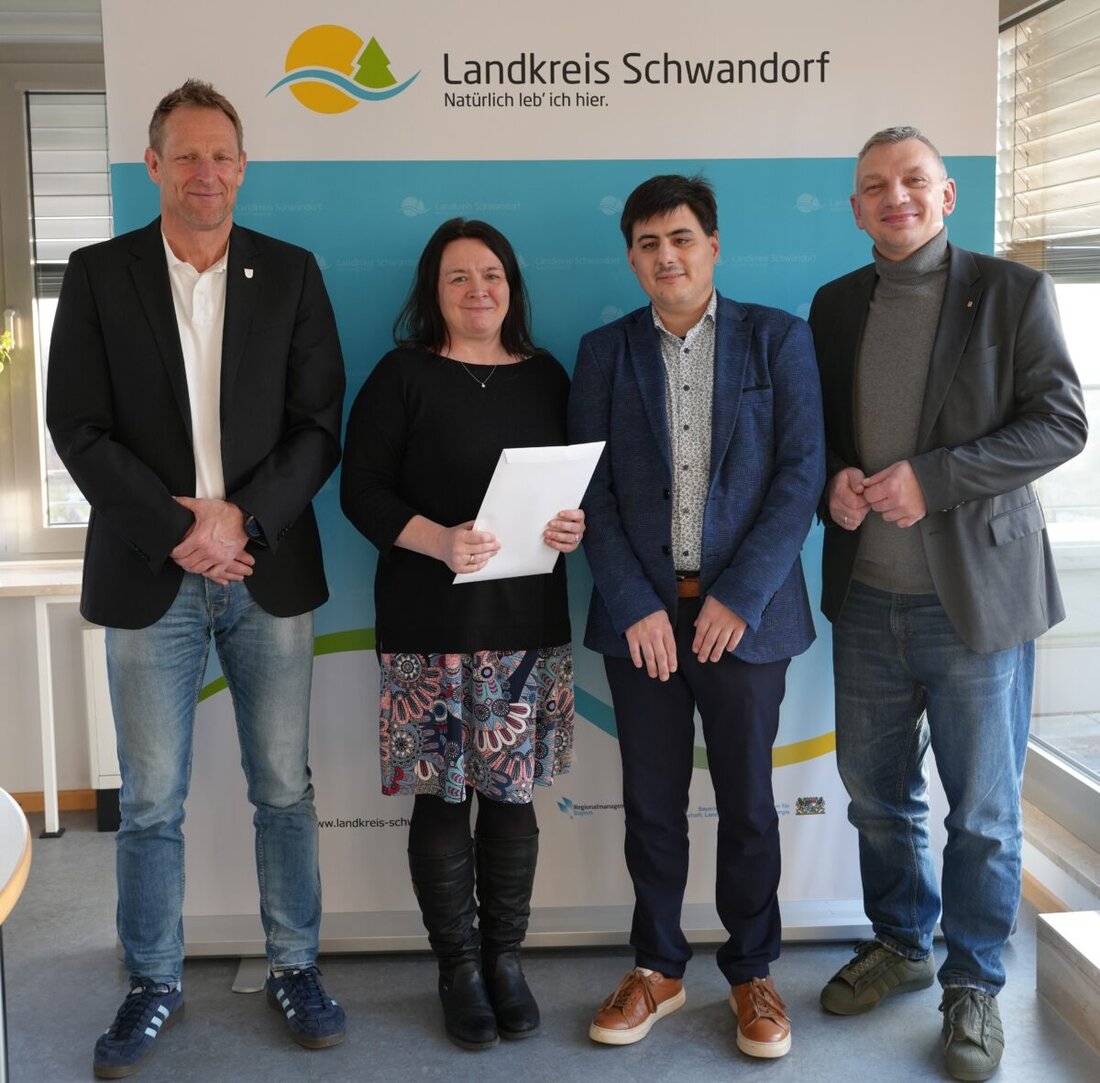 Schwandorf. Die Landkreis-Rallye 2024 endet mit der Gewinnerin Angelika Hirmer aus Pfreimd, die einen Wellnesstag für zwei im Birkenhof gewinnt. Zahlreiche Teilnehmer wurden für das Besuchen von mindestens sechs Ausflugszielen im Landkreis Schwandorf belohnt.