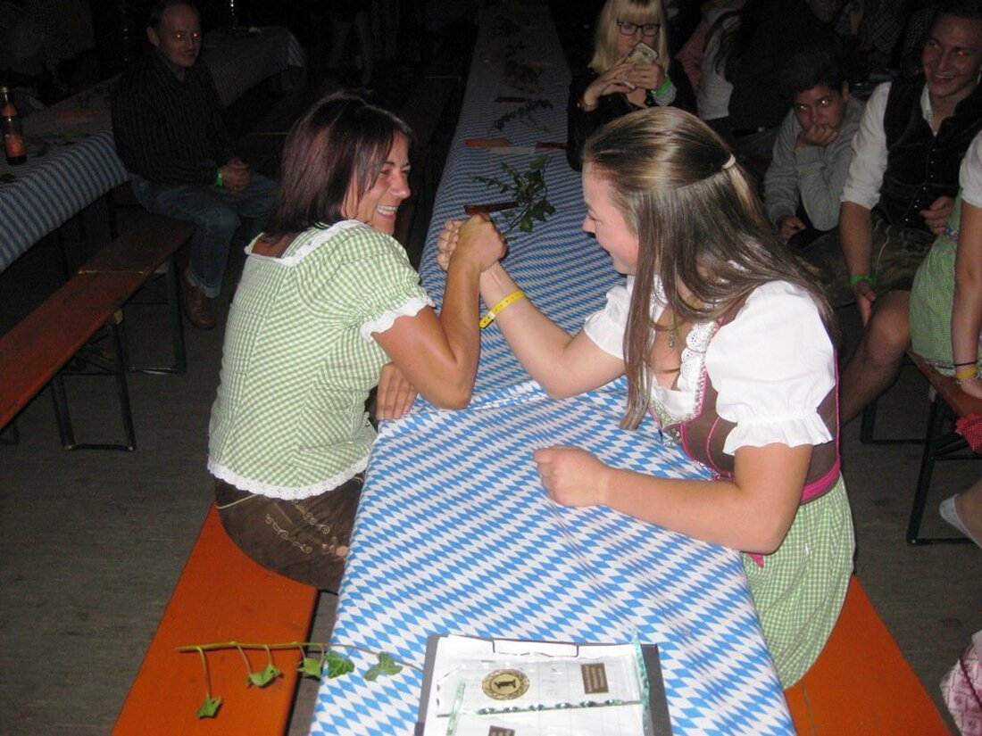 Schwarzenbach. Der erwartete große Ansturm auf das Oktoberfest des Sport-Clubs Schwarzenbach blieb leider aus. Dafür feierten die Schwarzenbacher umso ausgiebiger und machten es besonders beim Dreikampf spannend!  Vorsitzender Alfons Hallmann [&hellip;]