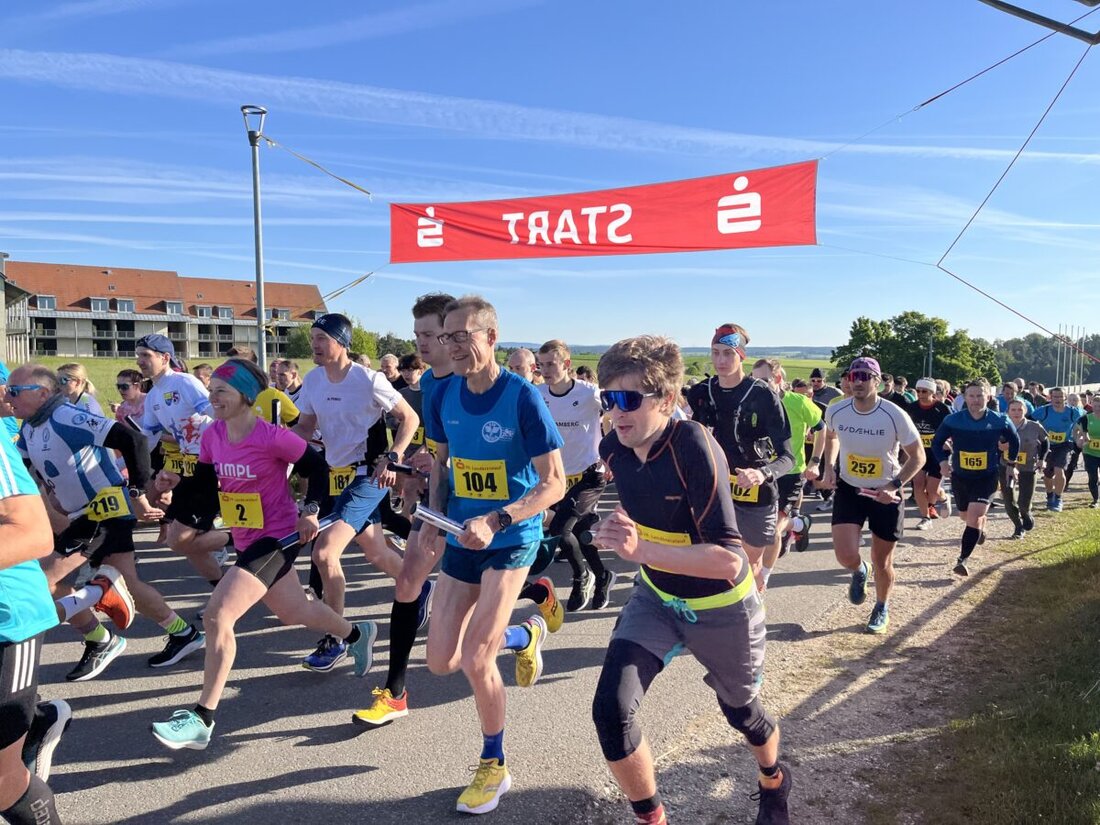 Amberg-Sulzbach. Der 40. Landkreislauf startet am 9. Mai 2026 am Annaberg in Sulzbach-Rosenberg und führt in elf Etappen über rund 59 Kilometer nach Holnstein. Die Online-Anmeldung öffnet am 19. März, Details folgen Ende März.
