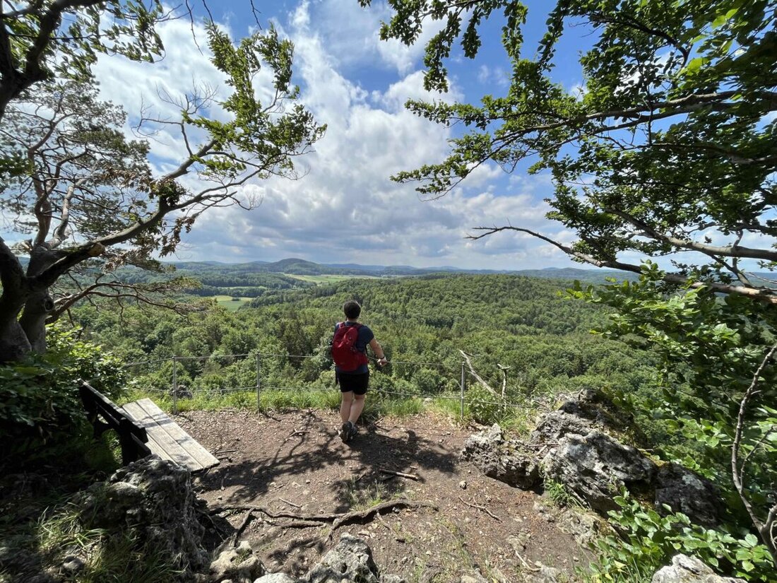 Amberg-Sulzbach. Die Tourismusabteilung des Landkreises Amberg-Sulzbach arbeitet derzeit an einem neuen Unterkunftsverzeichnis für 2026/2027. In den vergangenen Tagen wurden dazu bereits Anmelde-Links an die Gastgeber im Landkreis versendet. 