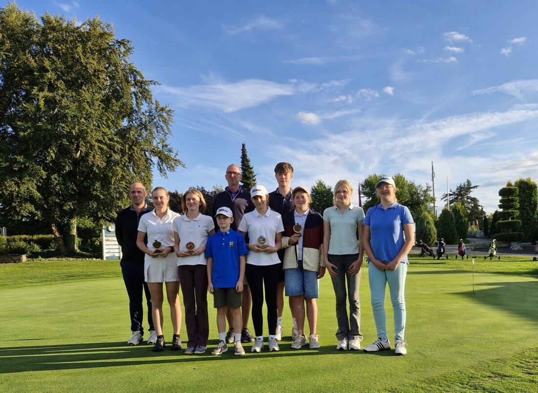 Schmidmühlen. Im Golf- und Landclub trafen sich junge Talente zu fairen, spannenden Duellen um die Jugend-Clubmeisterschaft. Annabell Kuhn holte im Brutto 15 Punkte und wurde Clubmeisterin, im Netto siegte Emilia Fellerer.