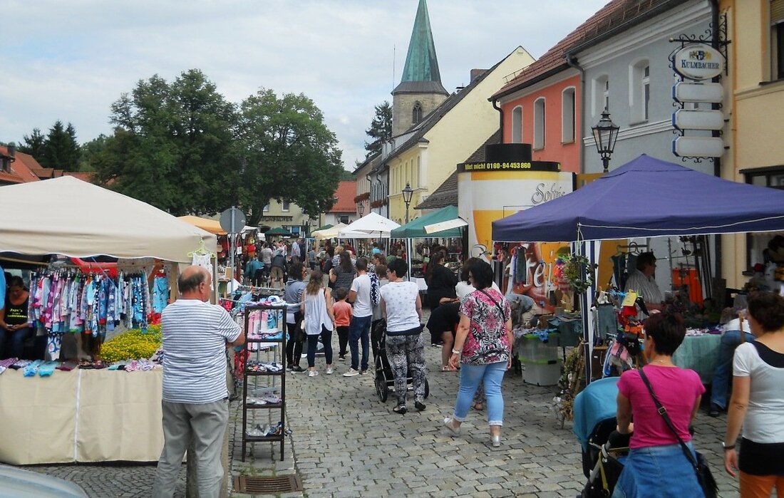 Grafenwöhr. Der traditionelle Annamarkt in Grafenwöhr lockte wieder zahlreiche Besucher nach Grafenwöhr. Ein vielfältiges Programm zog sowohl viele Familien als auch Besuchergruppen in die Altstadt – und dort ging es richtig [&hellip;]