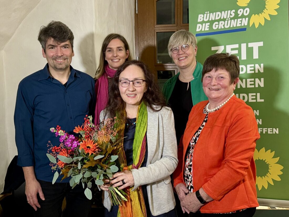 Weiden. Die Grünen-Kreisverbände Tirschenreuth, Neustadt und Weiden nominieren Anne Droste als Bundestagsdirektkandidatin mit großer Mehrheit. Droste betont die Bedeutung von Klimaschutz und sozialer Gerechtigkeit für die politische Arbeit der Grünen.