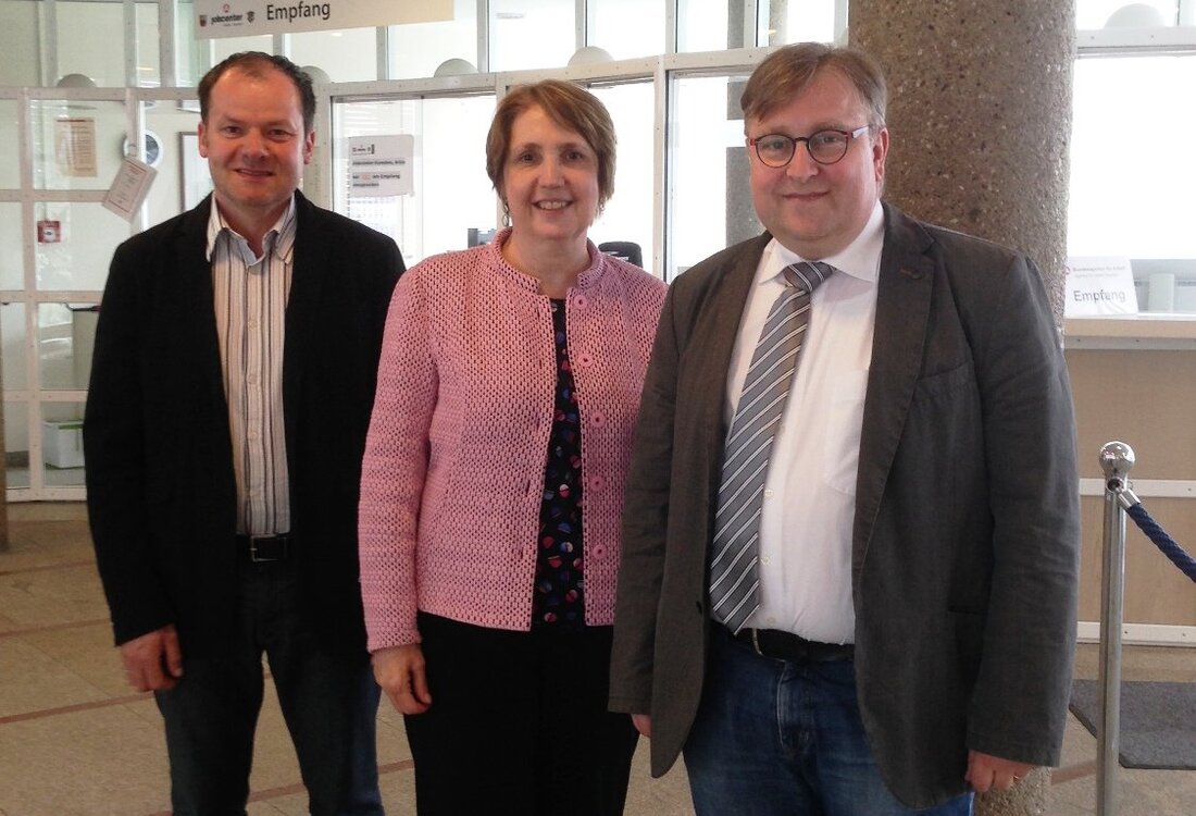 Weiden. Die Landtagsabgeordnete Annette Karl von der SPD besuchte das Jobcenter Weiden und konnte sich dort von der guten Arbeit der Beschäftigten überzeugen. Von Udo Fürst Bei ihrem Besuch im [&hellip;]