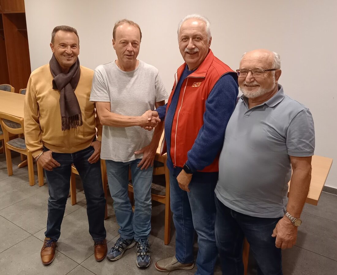 Regensburg.
Der ACE-Kreisvorstand verstärkt sich mit Anton Knitl und warnt nach Checks in Königswiesen und Neutraubling vor Elterntaxis, Kinder sollen den Schulweg selbst bewältigen.