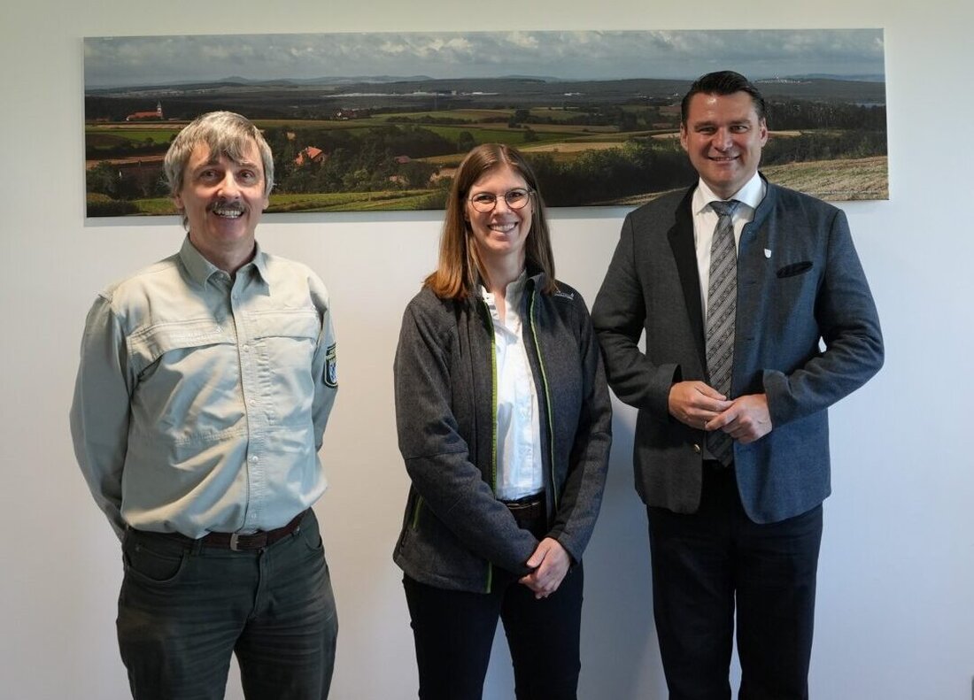 Schwandorf. Die Forstdirektorin Regina Härtl traf am 18. Mai 2026 Landrat Thomas Ebeling zum Antrittsbesuch. Im Fokus standen zukunftsfähige Wälder, Waldumbau und Zusammenarbeit mit dem ALEF Regensburg–Schwandorf.