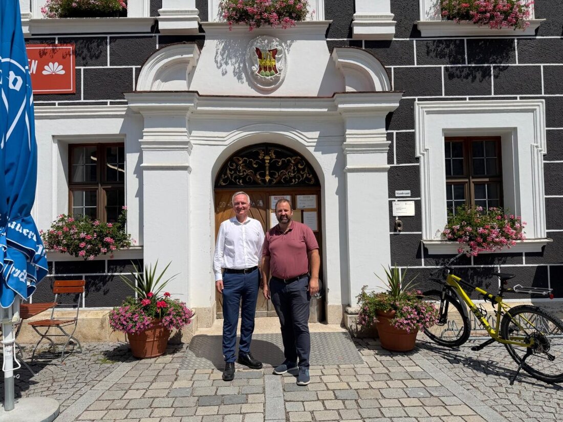 Hohenburg. MdL Dr. Harald Schwartz traf Bürgermeister Robert Jung in dessen Amtssitz zum ausführlichen Austausch. Im Fokus standen die Anliegen des Marktes und ein verlässlicher Start für künftige Zusammenarbeit.