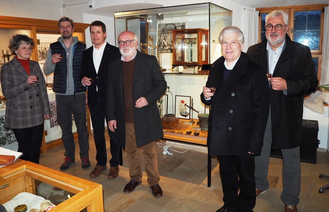 Neustadt/WN. Das Stadtmuseum in Neustadt/WN erstrahlt in neuem Glanz – ganz im wahrsten Sinne – und spart dabei auch noch.  Von Bernhard Knauer  Mit der Sonderausstellung „Von Kräuterkammern und Laboren [&hellip;]