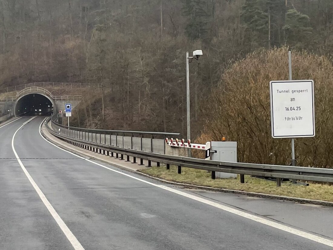 Neustadt. Im April 2025 finden Wartungsarbeiten am Mühlbergtunnel statt, weshalb die Umgehungsstraße am 16. April von 9.00 bis 16.00 Uhr voll gesperrt wird. Die Umleitung geht über Neustadt, auch für Fahrzeuge über 7,5 t.