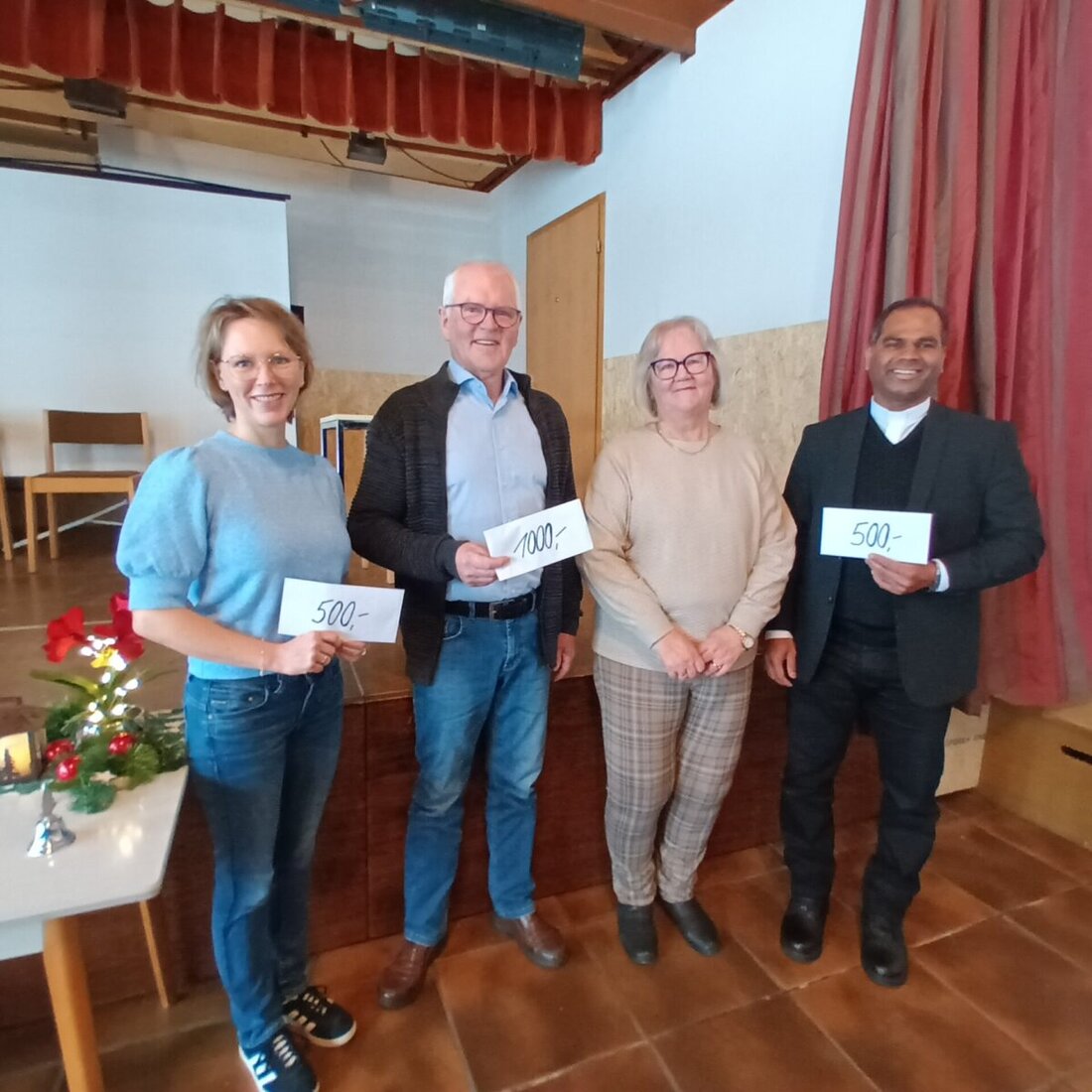 Neukirchen zu St. Christoph. Beim 60-plus-Nachmittag am Sonntag, 30. November, im Pfarrheim spendet der Arbeitskreis Frauen 2.000 Euro. 1.000 Euro gehen an die Pfarrei, 500 Euro an das Kinderhaus und 500 Euro nach Midalam.