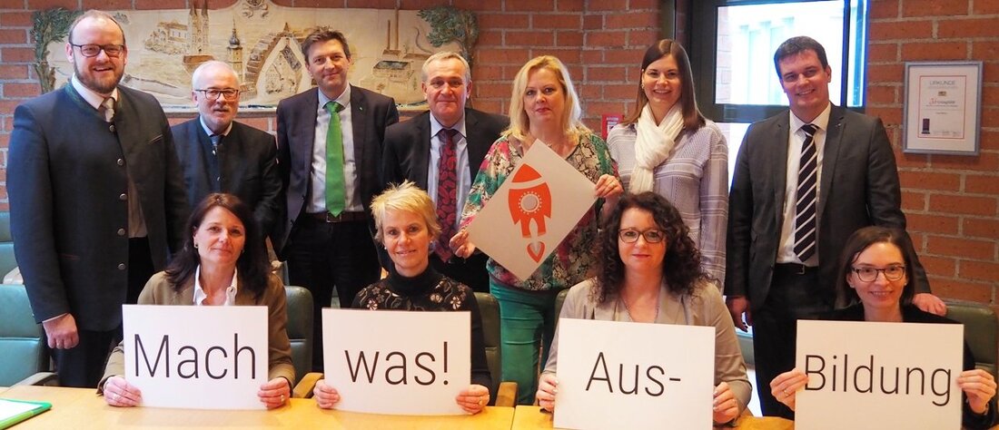 Weiden. Erstmalig hat sich eine Projektgruppe zur Förderung der Ausbildungsfähigkeit von Jugendlichen aus der Arbeitsmarktinitiative Weiden-Neustadt entwickelt. Die Stadt Weiden, der Landkreis Neustadt/WN, die staatlichen Schulämter Weiden-Neustadt, die IHK Weiden, die [&hellip;]