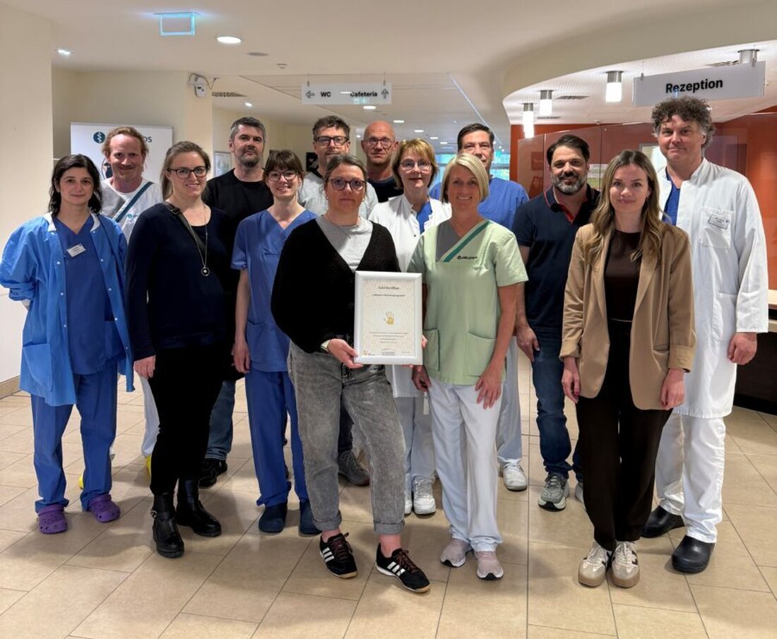 Städtedreieck. Die Asklepios Klinik erhält erneut Gold der Aktion Saubere Hände und bestätigt höchste Hygienestandards. Schulungen und viele Desinfektionsspender zeigen: Handhygiene hat hier Priorität – als Teamleistung.