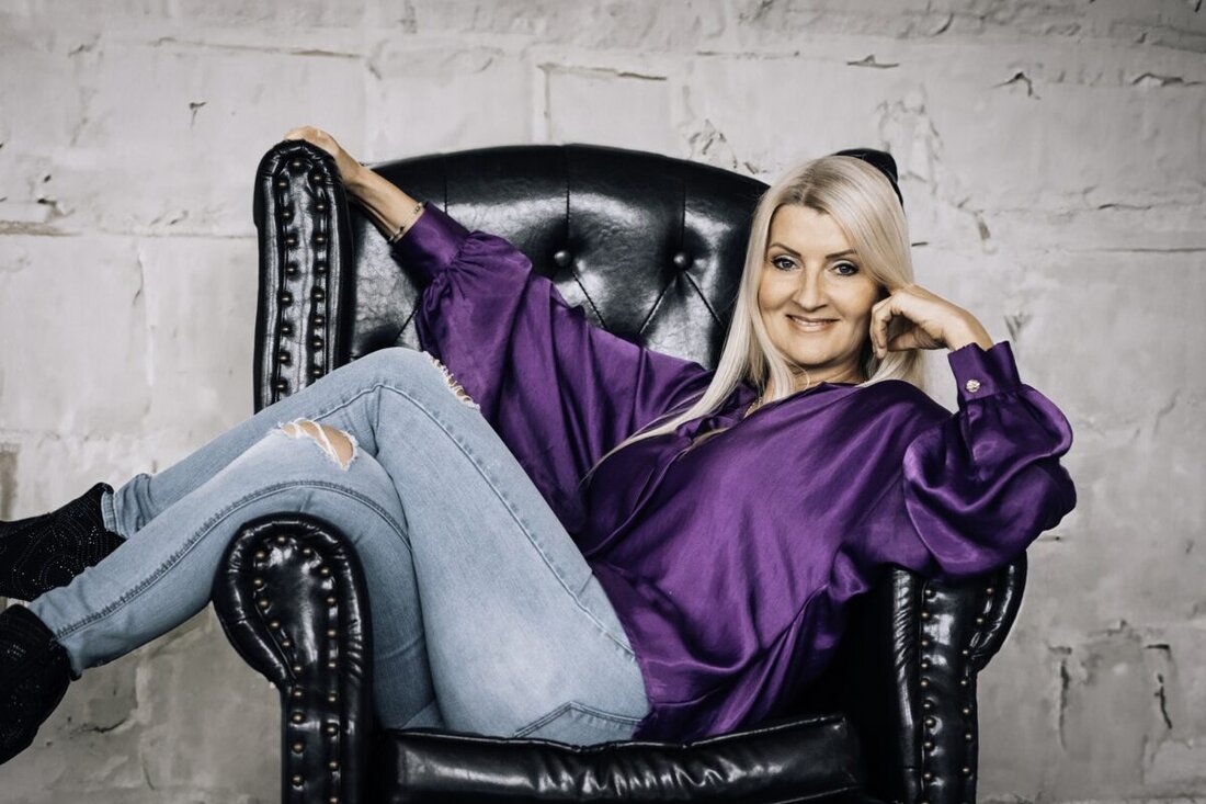 St. Valentin (Österreich). Astrid Wirtenberger schlägt nach dem Ende der Band "Die Seer" neue Wege ein. Sie veröffentlichte schon drei Singles und arbeitet an einem Album für 2026.