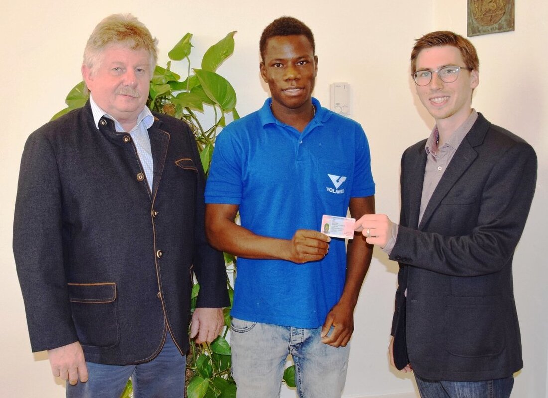 Windischeschenbach/Neustadt/WN. Maba Kante aus Mali schloss im August seine Schreinerlehre bei der Firma Volante Verkleidungssysteme GmbH erfolgreich ab. Dank der „3+2-2-Regelung wurde dem 19-jährige nun als erstem (ehemaligen) Asylbewerber eine [&hellip;]