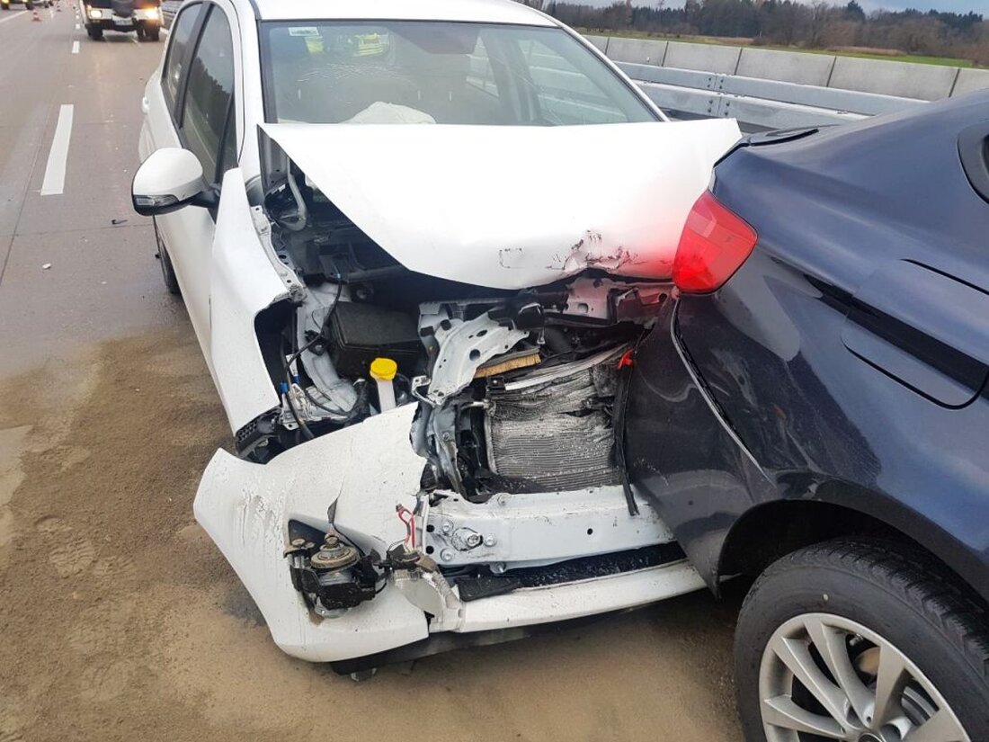 Pirk. Zwischen den Anschlussstellen Luhe-Wildenau und Weiden-Süd hat es gestern gleich zwei Mal gekracht.  Gleich zwei Auffahrunfälle, nur wenige hundert Meter von einander entfernt, ereigneten sich am Montagmorgen kurz vor [&hellip;]