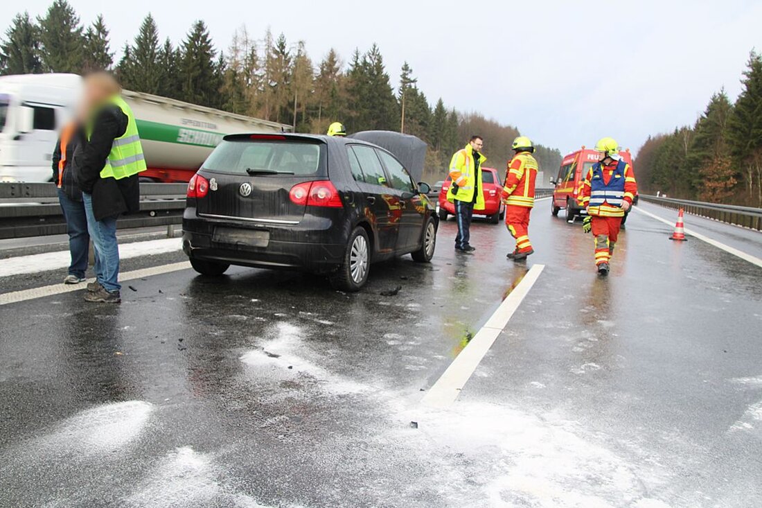 Neustadt/WN. Eine Massenkarambolage auf der A93 sorgte heute für einen ziemlich langen Stau. Vier Autos krachten dabei ineinander.  Gegen 13:40 Uhr befuhr ein Skoda Fahrer aus dem Landkreis Landshut die [&hellip;]