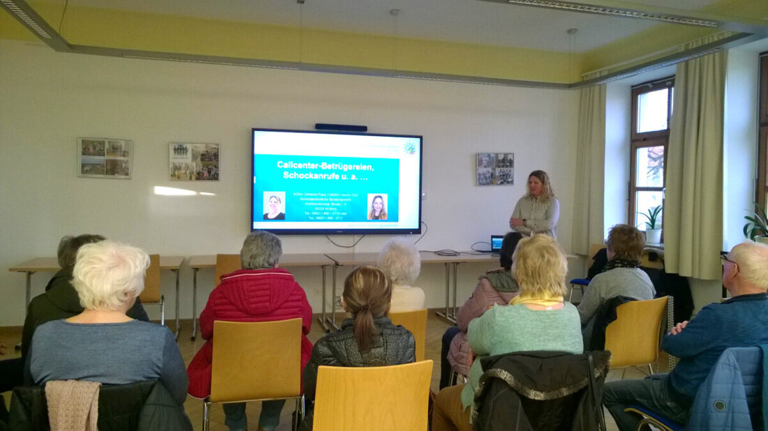 Maxhütte-Haidhof. In einem Vortrag im MehrGenerationenHaus wurden Senioren über Schockanrufe und Betrugsmethoden aufgeklärt, um Präventionsmaßnahmen zu fördern.