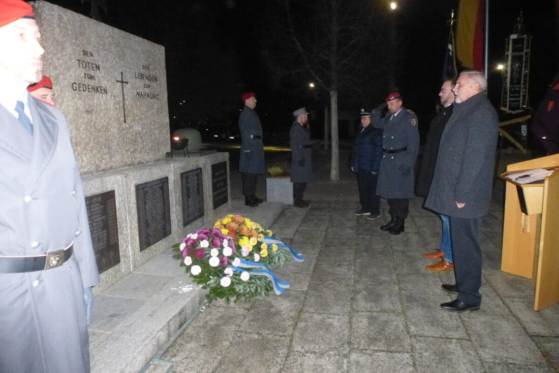 Weiherhammer. Pfarrer und Bürgermeister mahnen am Volkstrauertag zu Wachsamkeit, Vertrauen und entschiedenem Einsatz für den Frieden. Die geringe Beteiligung, besonders der jungen Generation, sorgt für Nachdenken und Besorgnis.