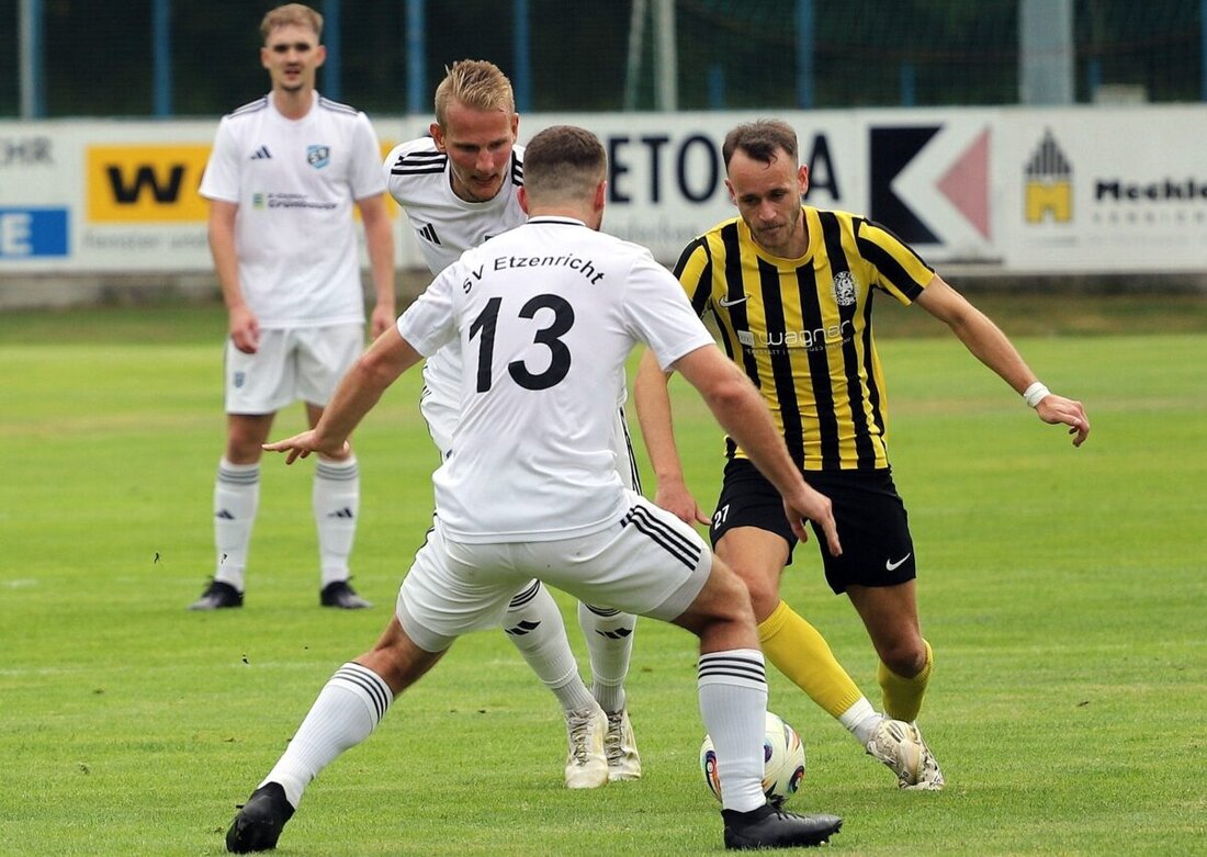 Vornbach. DJK Vornbach überrollt Aufsteiger SV Etzenricht im Duell am Inn mit einem klaren 5:0 und feiert vor 250 Zuschauern einen perfekten Heimauftakt. Selbst ein Foulelfmeter für den SVE brachte keinen Ehrentreffer.