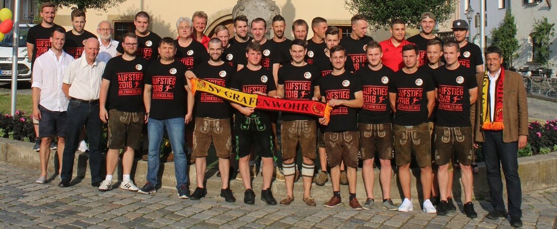 Grafenwöhr. Die Abteilungen des SV Grafenwöhrs sind 2018 regelmäßig Gast im Rathaus: Nach den Aufstiegsfeiern der Tischtennisherren, zwei Kegelteams und den Volleyballdamen, feierte nun auch die erste Fußballmannschaft ihren Aufstieg von [&hellip;]