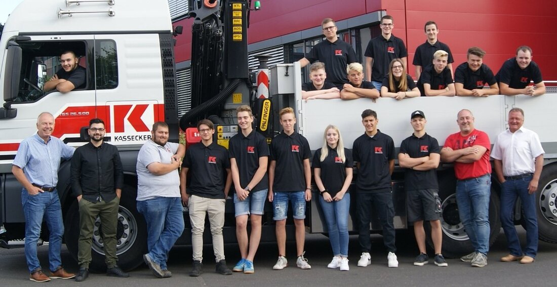 Waldsassen. Die Kassecker Gruppe startet mit 16 neuen Azubis ins Ausbildungsjahr 2019/20.  Mit 16 neuen Gesichtern und damit über 50 Azubis insgesamt startet die Kassecker Gruppe ins Ausbildungsjahr 2019/2020. Geschäftsführer [&hellip;]