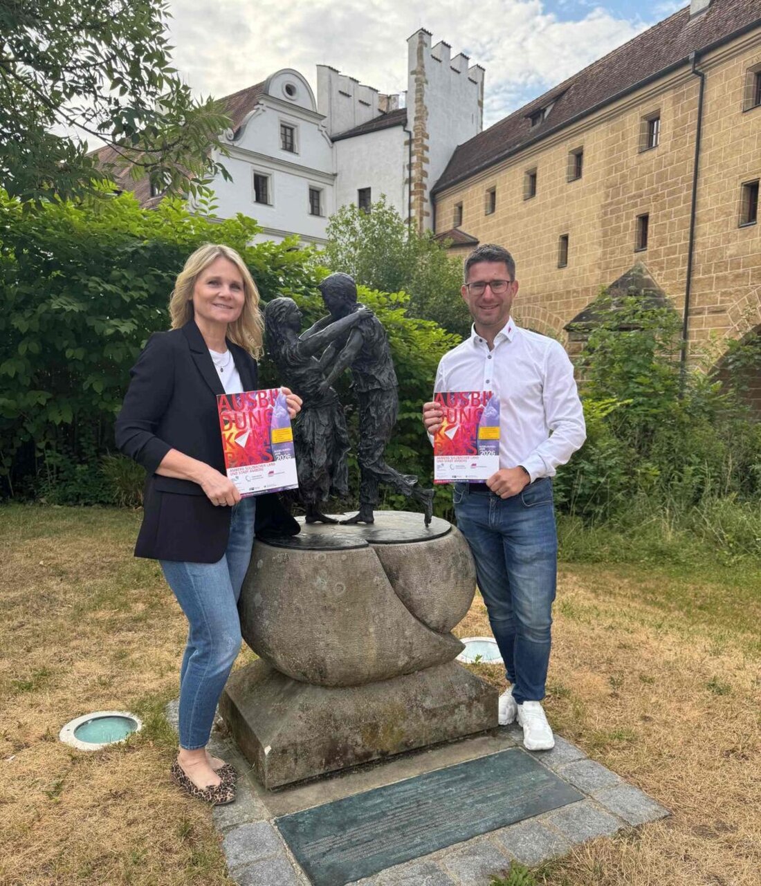 Amberg-Sulzbach. Der neue Ausbildungskompass 2025 ist erschienen und wird in den kommenden Tagen an Schulen, Bildungseinrichtungen und Unternehmen in der Region ausgeliefert.