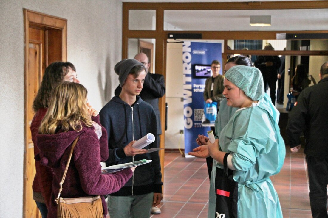 Kemnath. Die Ausbildungsmesse an der Mittelschule in Kemnath war ein voller Erfolg. Hunderte Besucher schlenderten durch die Schule, um sich über die Ausbildungsmöglichkeiten in der Region zu informieren.  Von Yvonne [&hellip;]