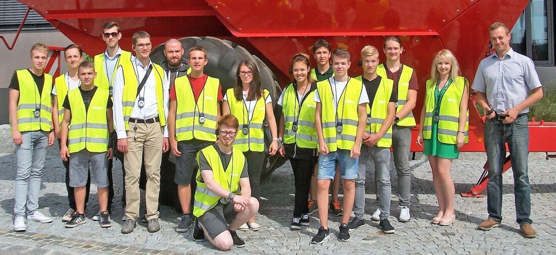 Weiden/Tirschenreuth. Die Vorteile und Chancen einer dualen Ausbildung zeigen die bayerischen Industrie- und Handelskammern (IHK) mit dem Projekt der AusbildungsScouts, das nun sein zweijähriges Jubiläum feierte. Das Erfolgskonzept: Azubis berichten als [&hellip;]