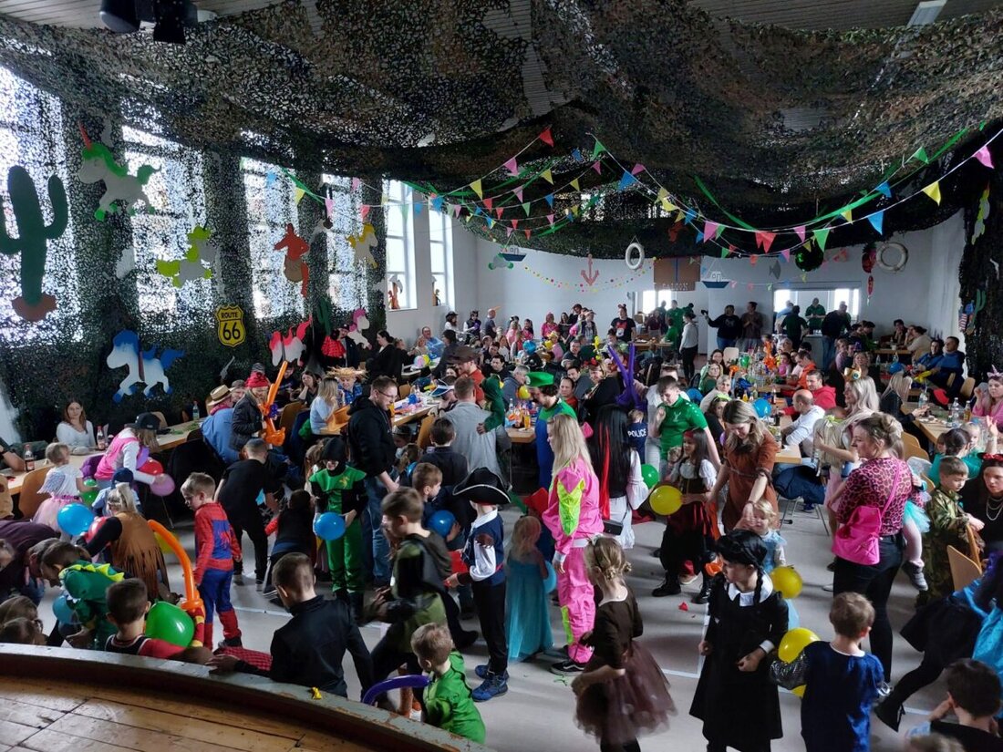 Eslarn. Der Kinderfasching der Hubertusschützen war eine gelungene Veranstaltung, bei der sich die Schützenjugend um alles kümmerte und der Erlös ihnen zugutekam. Höhepunkte waren der Auftritt der Tanzgarde und die Preisvergabe an kostümierte Kinder.