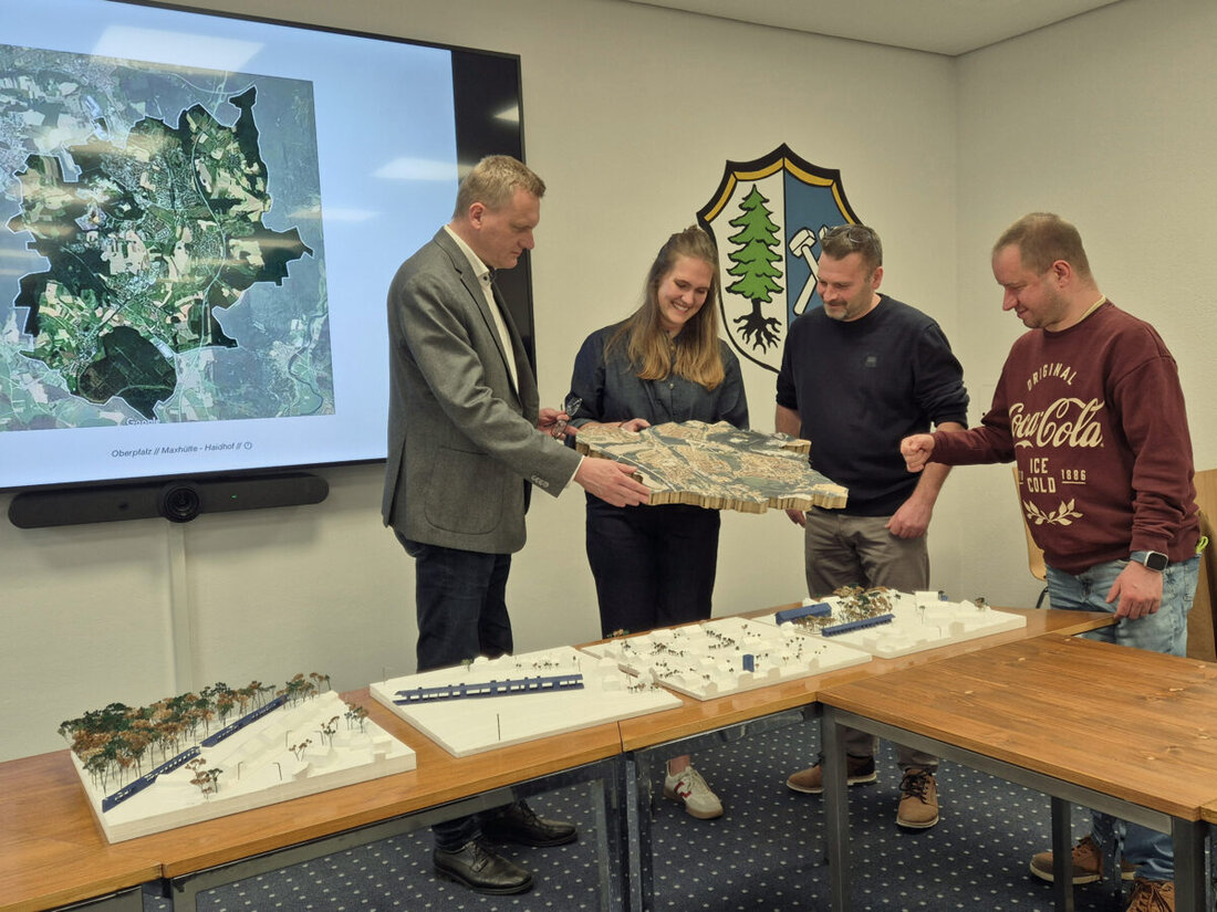 Maxhütte-Haidhof. Franziska Hammerl stellt im Rathaus ihre Masterarbeit Rhythmus der Peripherie vor: Nachverdichtung und neue Wohnformen für den ländlichen Raum. Ausgezeichnet mit dem Best Practice Student Award 2025/2026.