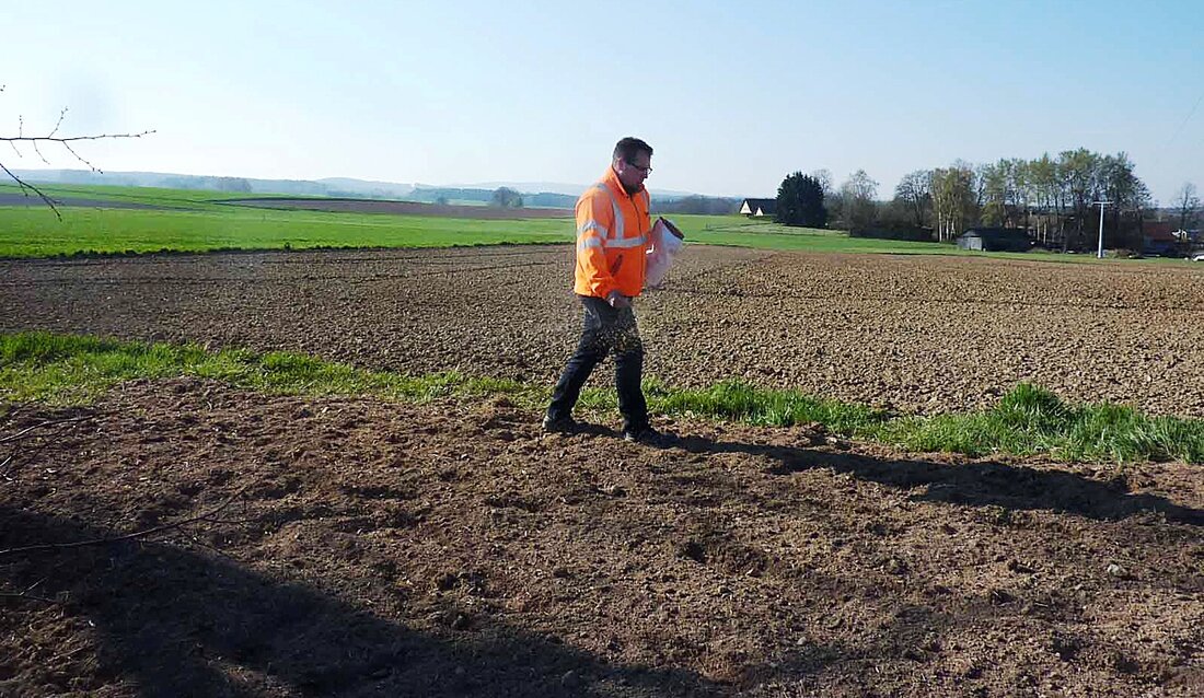 Tirschenreuth. Ende letzten Jahres wurde die Idee geboren entlang der Kreisstraßen mit gutem Beispiel voranzugehen und dort blütenreiche Lebensräume an dafür geeigneten Standorten zu schaffen. Denn Straßenränder sind nicht nur [&hellip;]