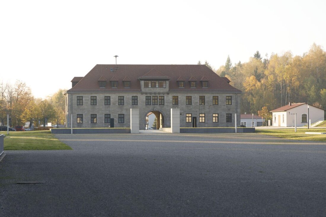 München/Flossenbürg. Das Kabinett stellt am 12. Mai 2026 zentrale Weichen. Stärkung der Erinnerungskultur in Flossenbürg, Dachau und Landsberg, Impulse für die Mittelschule, Tempo bei erneuerbaren Energien und Schutz vor Klimaklagen.