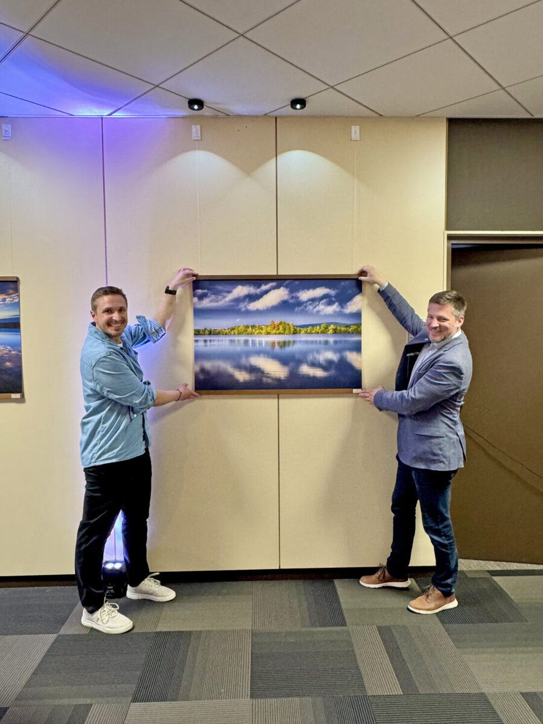 Schwarzenfeld. Im Rathaus zeigt der Landschaftsfotograf Tobi Frauendorfer seine Ausstellung „Licht. Landschaft. Luft.“, eröffnet am 15. April 2026, mit Motiven aus dem Landkreis Schwandorf. Zu sehen vom 16. April bis 31. Juli.