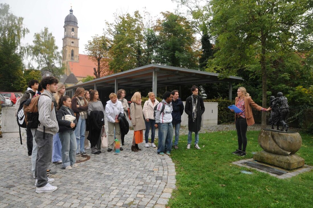 Amberg-Sulzbach. Französische Schüler erkunden Amberg und Umgebung während eines Austauschs mit dem Max-Reger-Gymnasium. Der Landkreis unterstützt den Besuch, der kulturelle Beziehungen stärkt.