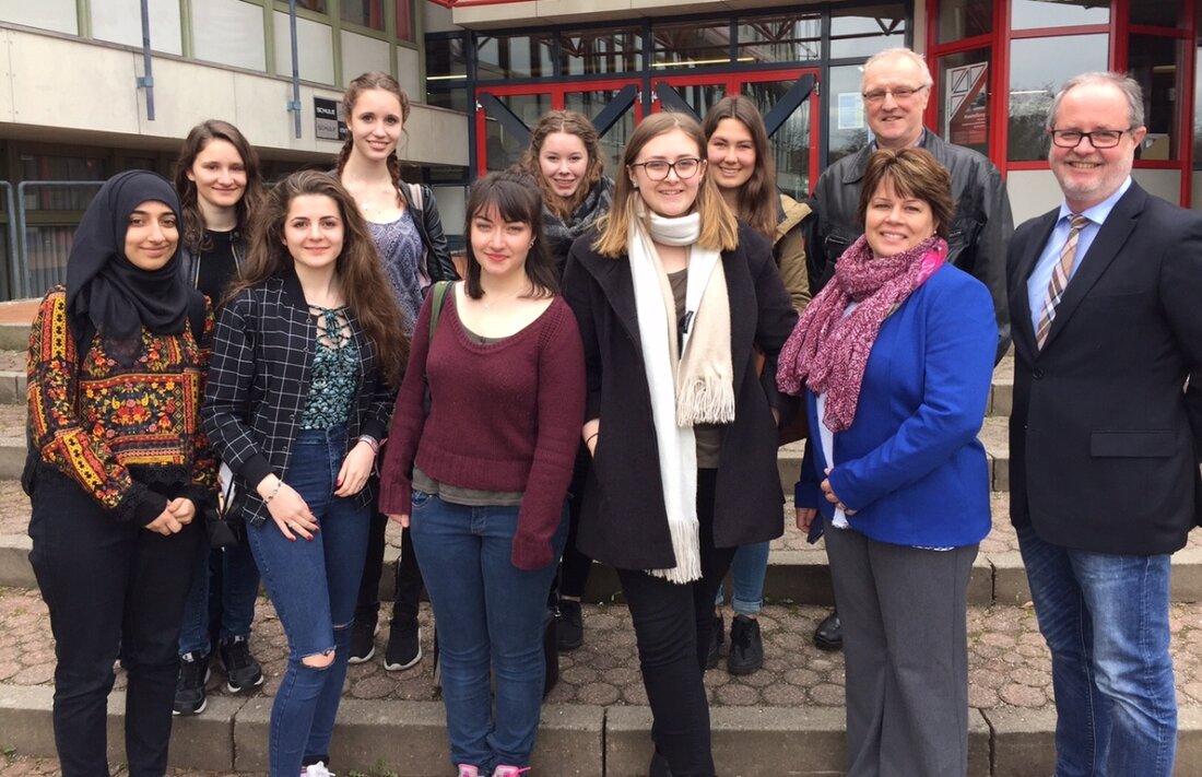 Weiden. Welche deutsche Schule möchte nicht eine englische Partnerschule haben? Englische Schulen sind in Europa, und vor allem Deutschland als Partner sehr begehrt, demzufolge können sie oft unter mehreren Bewerbern/ Interessenten wählen. [&hellip;]