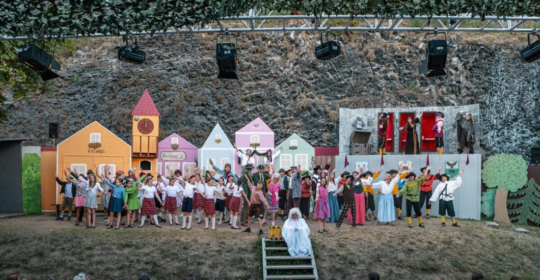 Parkstein. Das Basalttheater feierte mit „Das kleine Gespenst“ ausverkaufte Vorstellungen und begeisterte Jung und Alt. Nun folgt mit „Der Geisterbräu“ die nächste Premiere am 24. Juli um 20.30 Uhr auf der Naturbühne.