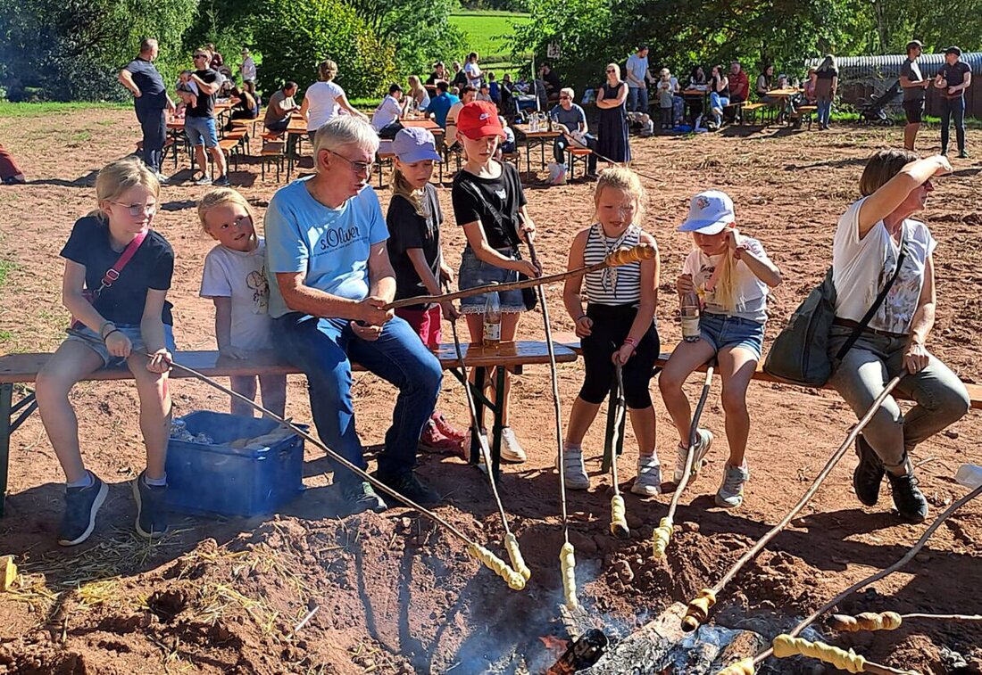 Schirmitz. Das 15. CSU-Kartoffelfest zog viele Familien an, bot Kartoffelsuchen, Kartoffeldrucken und Ponyreiten, war ausverkauft und soll im nächsten Jahr als 16. Ausgabe wieder stattfinden.