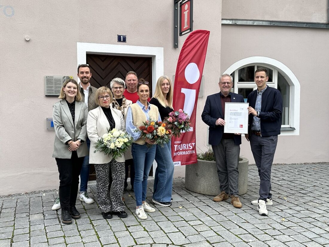 Schwandorf. Sie gilt als das älteste touristische Qualitätssiegel und ist damit sogar älter als die Sterne-Klassifizierung in der Hotellerie: die „i-Marke“ des Deutschen Tourismusverbandes. Das Tourismusbüro der Stadt Schwandorf hat nun zum dritten Mal in Folge diese Auszeichnung erhalten.