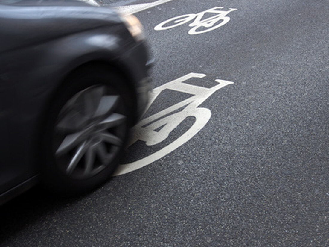 Weiden. Die Polizei Weiden ist auf der Suche nach einem Fahrradfahrer. Der junge Mann soll gestern einen Unfall mit einem Auto verursacht haben. Er fuhr aber weiter, weil “er es [&hellip;]