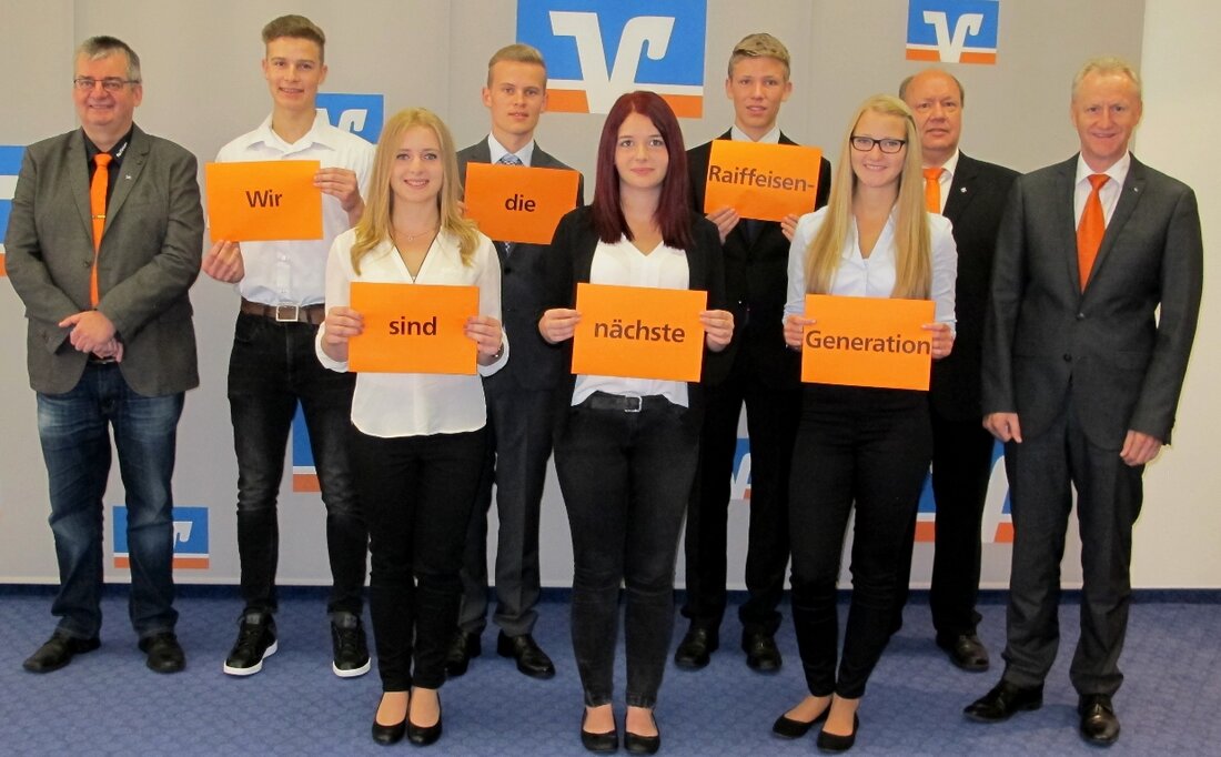 Neustadt/WN/Vohenstrauß. Sechs Auszubildende starten ihr Berufsleben bei der Raiffeisenbank Neustadt-Vohenstrauß eG. Die Jungs und Mädels werden Bankkaufmann/-frau, Informatikkauffrau und Kaufmann im Groß- und Außenhandel. Luca Brunner aus Neustadt/WN, Daniela Herrmann aus [&hellip;]
