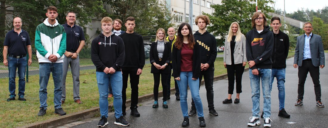 Weiherhammer. Sieben neue Azubis starten mit einer Ausbildung bei der NSG Group durch. Warum das Unternehmen ihren Fachkraft-Nachwuchs als “Durchblicker” sieht.  Die NSG Group sorgt für Durchblick: An seinem Standort [&hellip;]