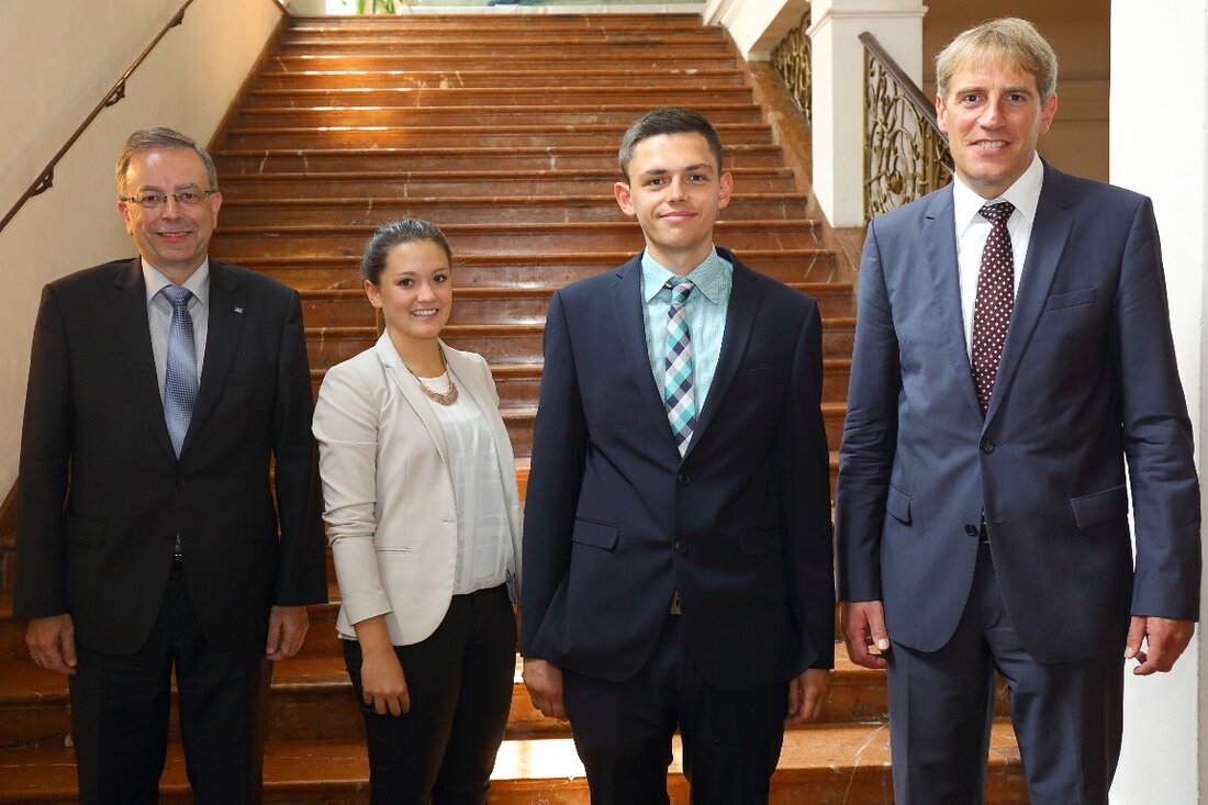 Weiden. Auch in diesem Jahr haben die Auszubildenden der Volksbank Top-Ergebnisse erzielt. Tobias Heimerl aus Mitterteich und Franziska Dollak aus Tirschenreuth gehören zu den 77 besten Auszubildenden des Abschlussjahrgangs 2015/2016 [&hellip;]