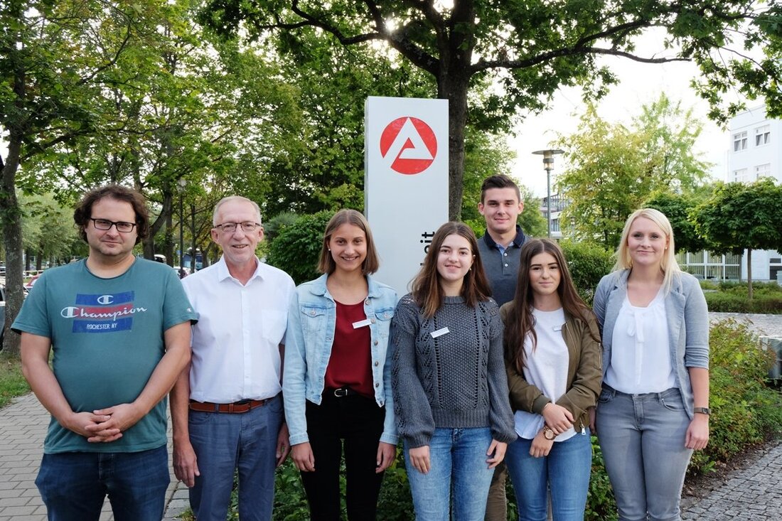 Weiden. „Wir freuen uns, dass wir unsere Ausbildungs- und Studienplätze mit motivierten und engagierten jungen Menschen besetzen konnten. Menschen bei einem so existenziellen Thema wie Arbeit zu beraten und zu [&hellip;]