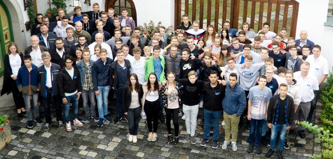 Parkstein. Eigene Ausbildung ist und bleibt für die WITRON Logistik + Informatik GmbH eine feste Säule der Unternehmensphilosophie. Insgesamt beschäftigt das Familienunternehmen 224 Lehrlinge. Anfang September haben 75 junge Frauen [&hellip;]