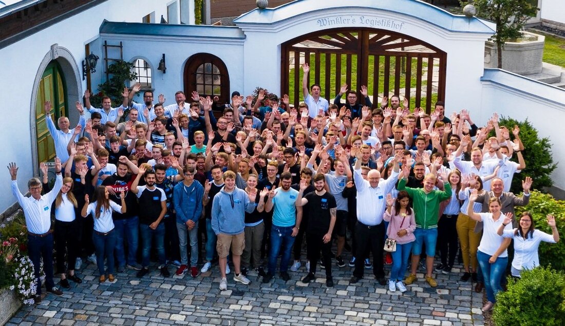 Parkstein. Das gab es bei WITRON noch nie: 100 junge Frauen und Männer sind am 2. September ins Berufsleben gestartet. Rekordwert für die Parksteiner Logistikexperten! Damit untermauert das weltweit erfolgreiche [&hellip;]