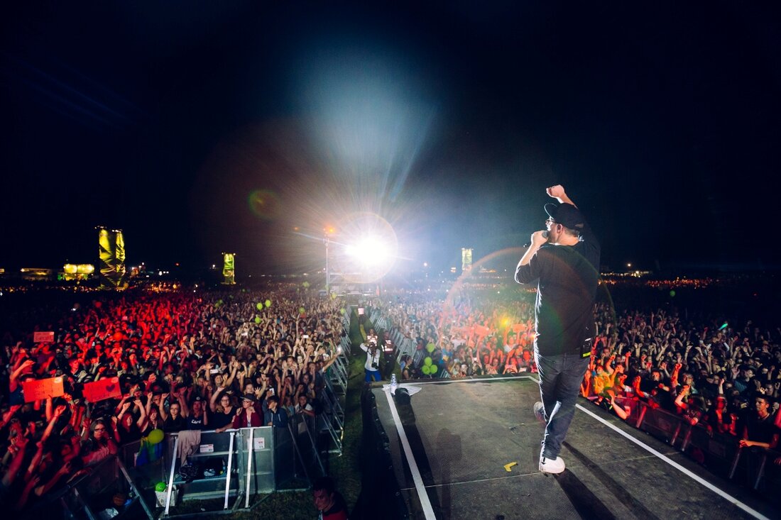 Moosbach. Das überragende Engagement der Moosbacher wurde belohnt: Bei strahlendem Sonnenschein feierten 70.000 Menschen am Samstag das diesjährige BAYERN 3 Dorffest in der Oberpfalz. Für großartige Stimmung sorgten neben den [&hellip;]