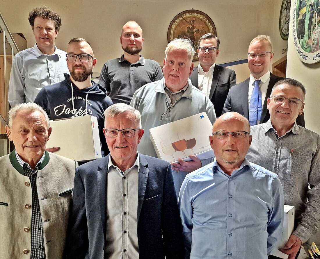 Weiden. Bei der Jahreshauptversammlung wurde Philipp Beyer als neuer Geschäftsführer der BÄKO Oberpfalz vorgestellt, Walter Beer tritt in passive Altersteilzeit.