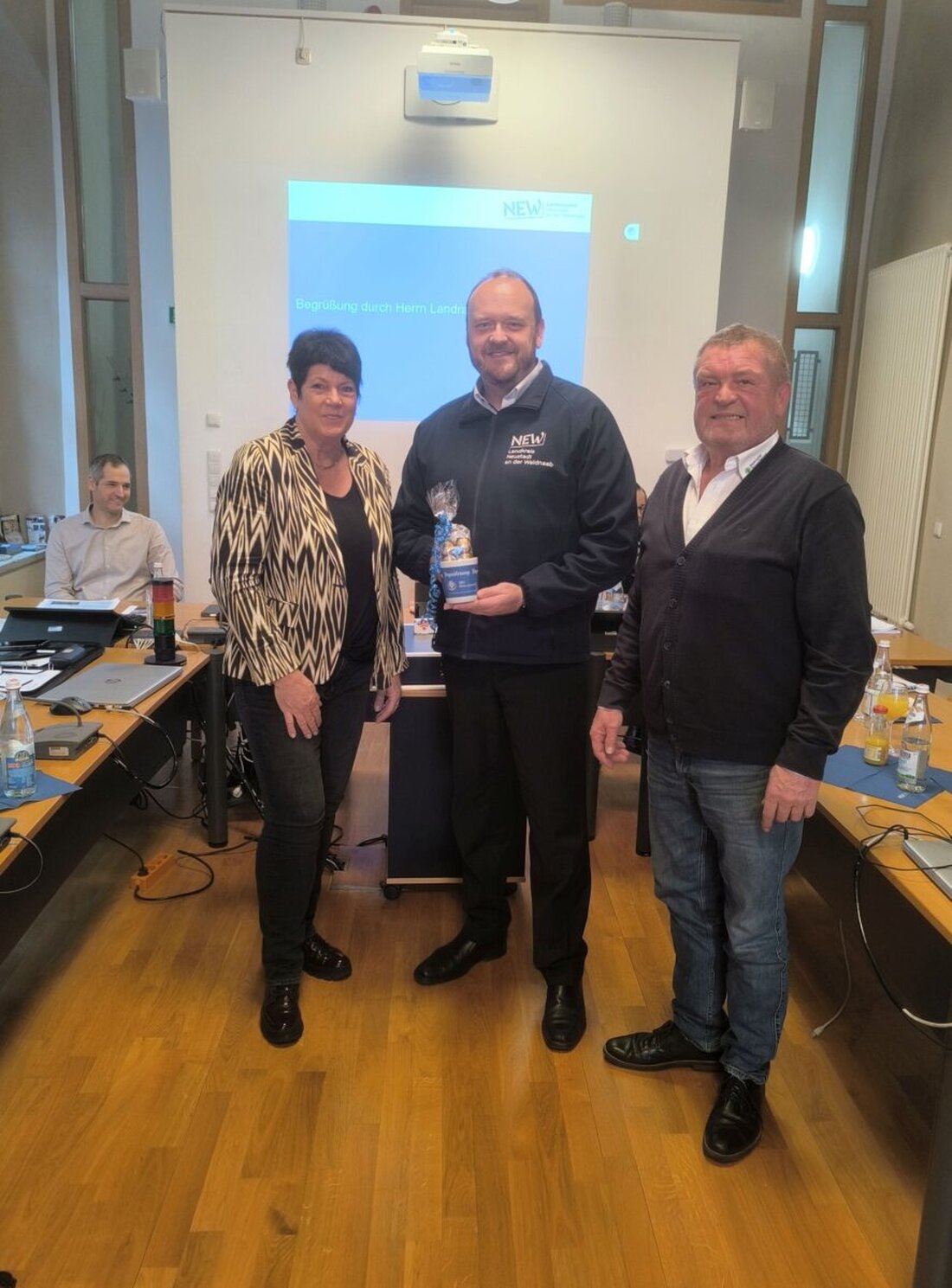 Neustadt. Eine Tagung für das Ehrenamt des Bayerischen Bauernverbandes fand auf Einladung von Landrat Andreas Meier am Landratsamt statt, bei der das BBV Bildungswerk sein 50-jähriges Bestehen und die Reichweite seiner Veranstaltungen präsentierte.