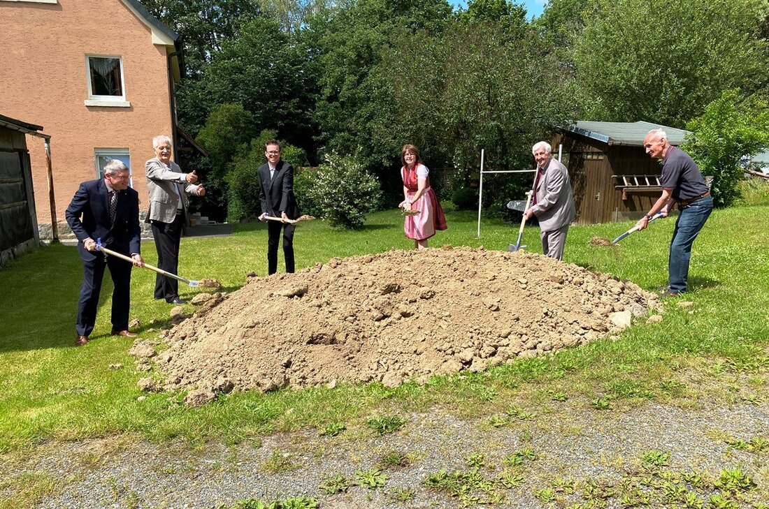 Floß. Es dürfte nicht am Vormittag bei strahlendem Sonnenschein gewesen sein, als am 27. Juni 1920 einfache, aber mutige Männer die Baugenossenschaft „Eigenheim“ gründeten. Hundert Jahre später stehen deren Nachfolger [&hellip;]